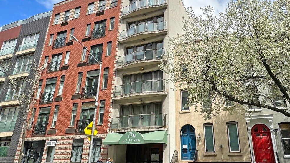 345 E 62nd St, New York, NY à vendre - Photo du bâtiment - Image 2 de 6