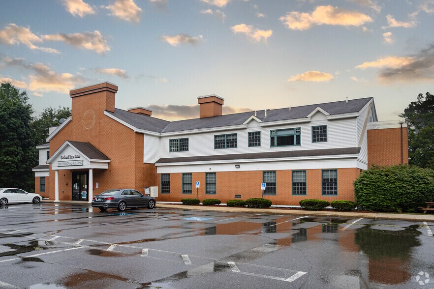 6 Buttrick Rd, Londonderry, NH à vendre - Photo du bâtiment - Image 3 de 28