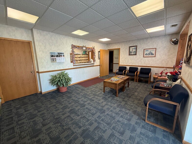 2699 John F Kennedy Rd, Dubuque, IA à louer - Photo du bâtiment - Image 3 de 14