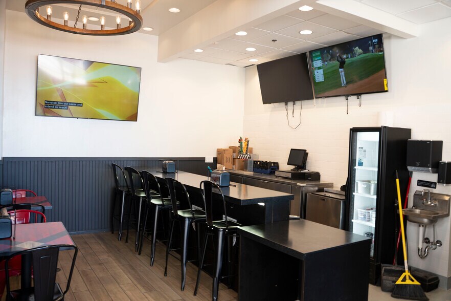 842 NW Loop 410 Fwy, San Antonio, TX à louer - Photo du bâtiment - Image 3 de 24