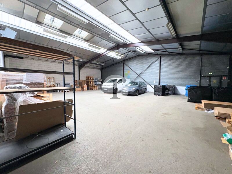 Flex in Lezennes for lease Interior Photo- Image 1 of 14