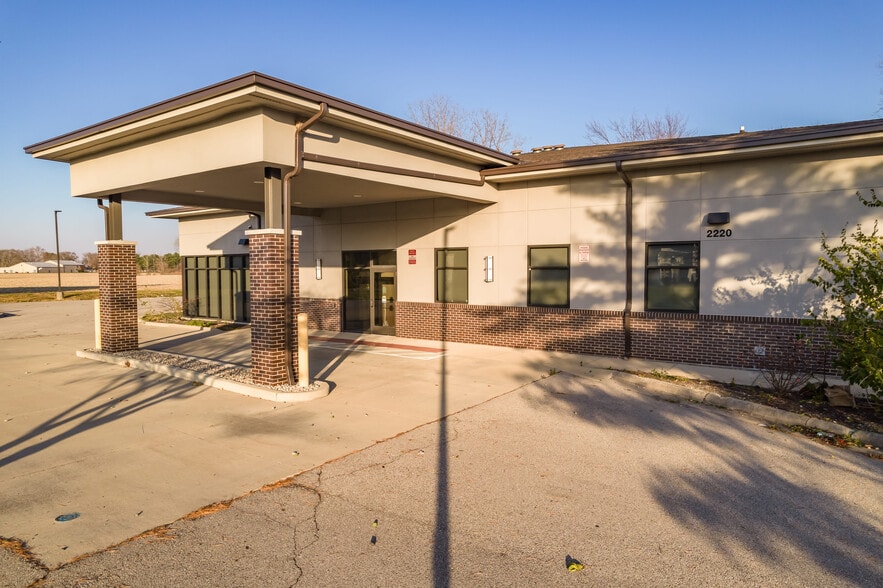 2220 E 59th St, Anderson, IN à vendre - Photo du bâtiment - Image 2 de 6