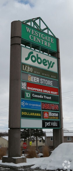 130 Cedar St, Cambridge, ON à louer - Photo du bâtiment - Image 3 de 7