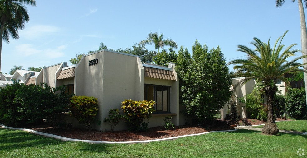 2548-2550 First St, Fort Myers, FL for lease - Building Photo - Image 3 of 35