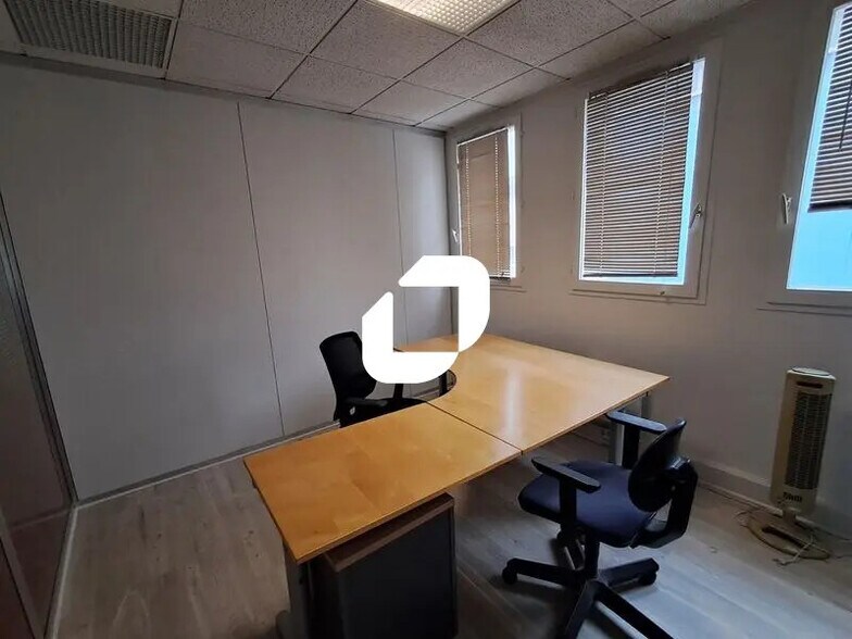 Office in Montrouge for lease - Building Photo - Image 3 of 30