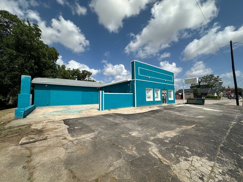 520 S Locust St, Denton, TX for sale - Building Photo - Image 2 of 15