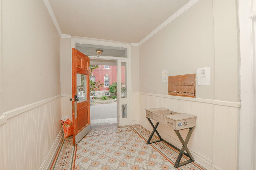 819 Colonial Ave, Norfolk, VA à vendre - Photo du bâtiment - Image 3 de 32