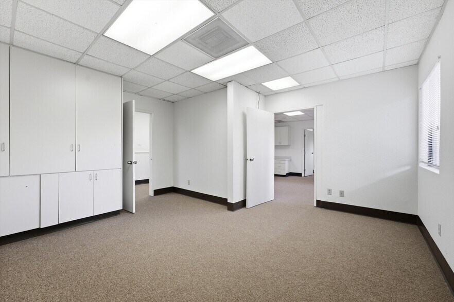 44725 10th St W, Lancaster, CA à louer - Photo du bâtiment - Image 3 de 61