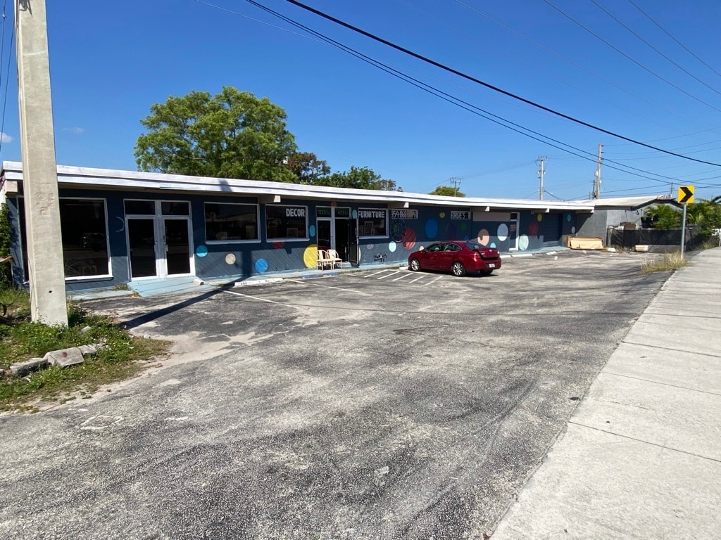 4231 N Dixie Hwy, Oakland Park, FL for lease Primary Photo- Image 1 of 4