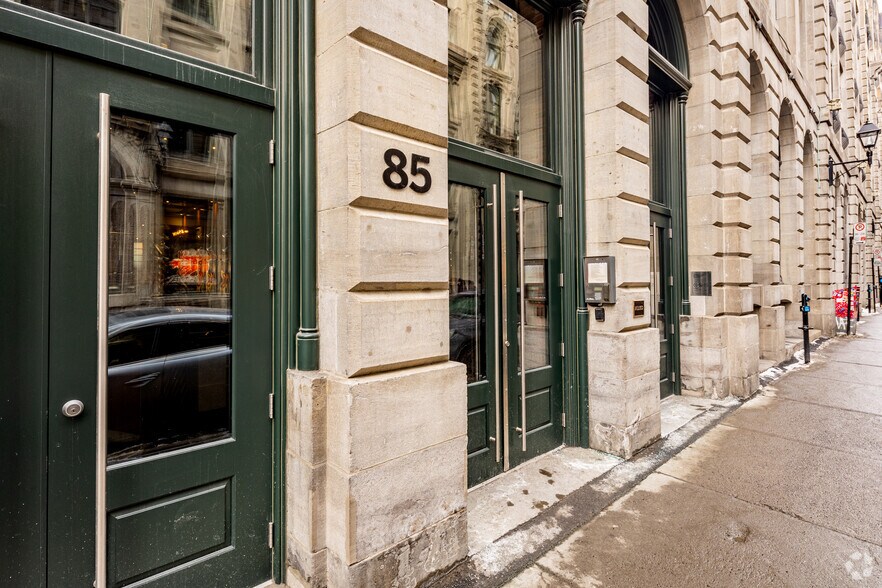 76-84 De Brésoles Rue, Montréal, QC à vendre - Photo du bâtiment - Image 3 de 4