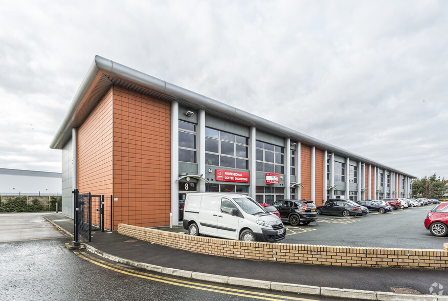 Skyhawk Ave, Liverpool for lease - Primary Photo - Image 1 of 15