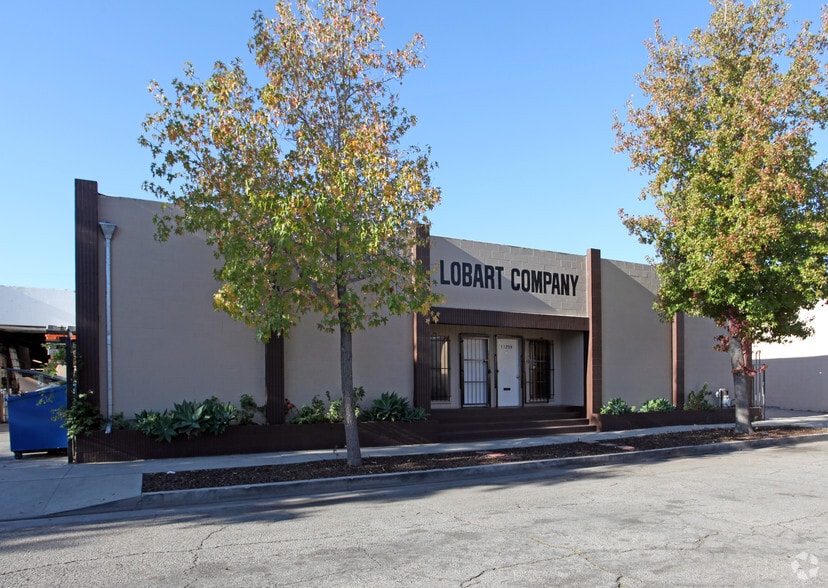 11239 Ilex Ave, Pacoima, CA for sale - Primary Photo - Image 1 of 2