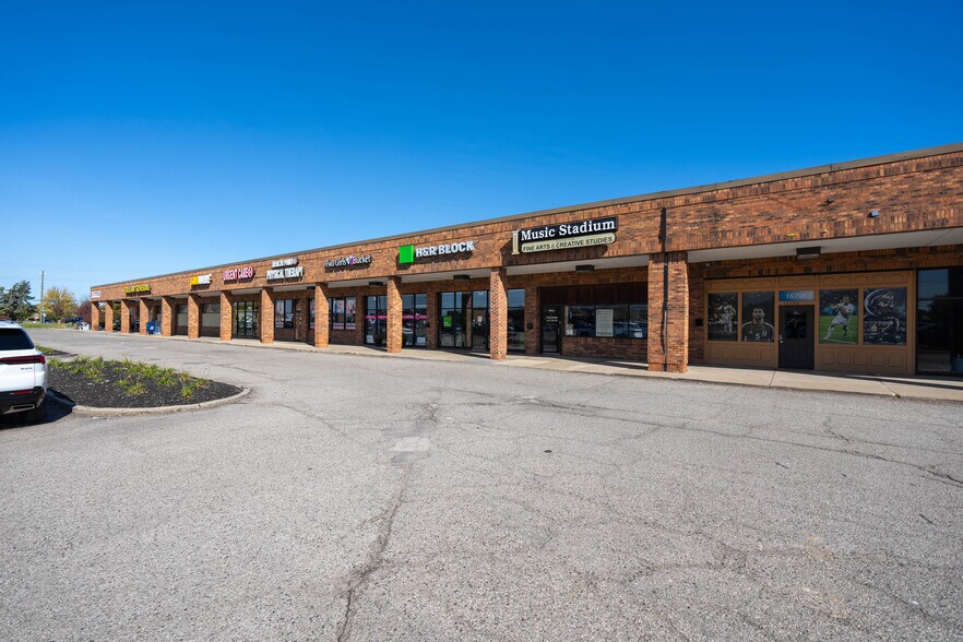 16700-16900 21 Mile Rd, Macomb Township, MI à louer - Photo du bâtiment - Image 2 de 2