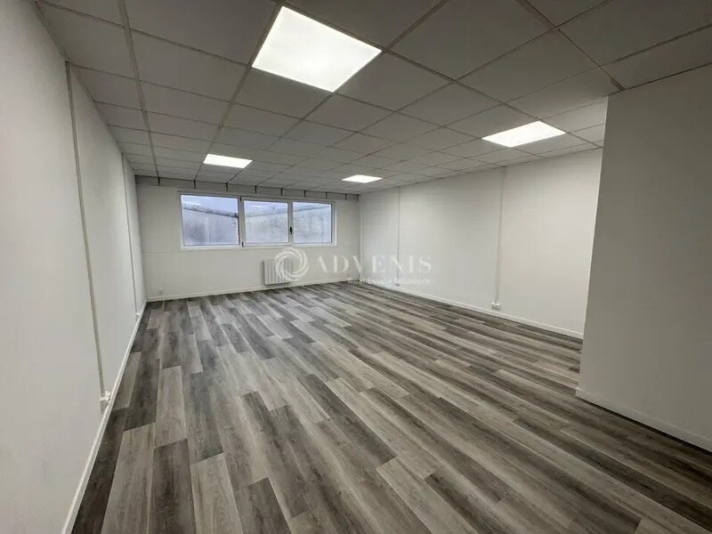 Office in Ozoir-la-Ferrière for lease Interior Photo- Image 1 of 5