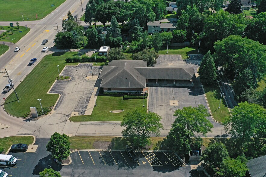 170 N Il Route 31, Crystal Lake, IL à louer - Photo du bâtiment - Image 2 de 8