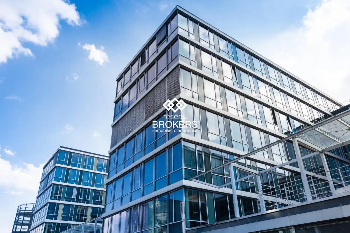 Office in Vélizy-Villacoublay for lease Building Photo- Image 1 of 5