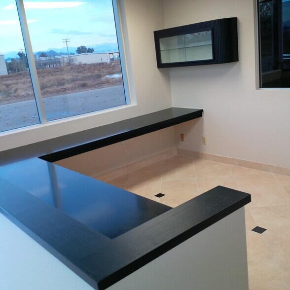 328 Malbert Rd, Perris, CA à louer - Photo du bâtiment - Image 3 de 11