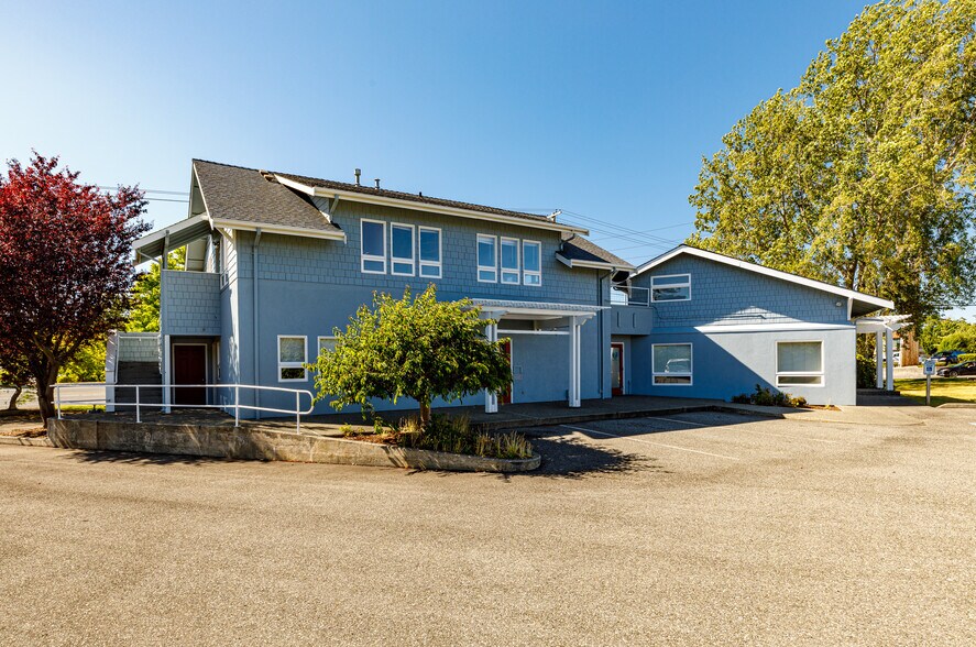 35 SE Ely St, Oak Harbor, WA à vendre - Photo du bâtiment - Image 3 de 41