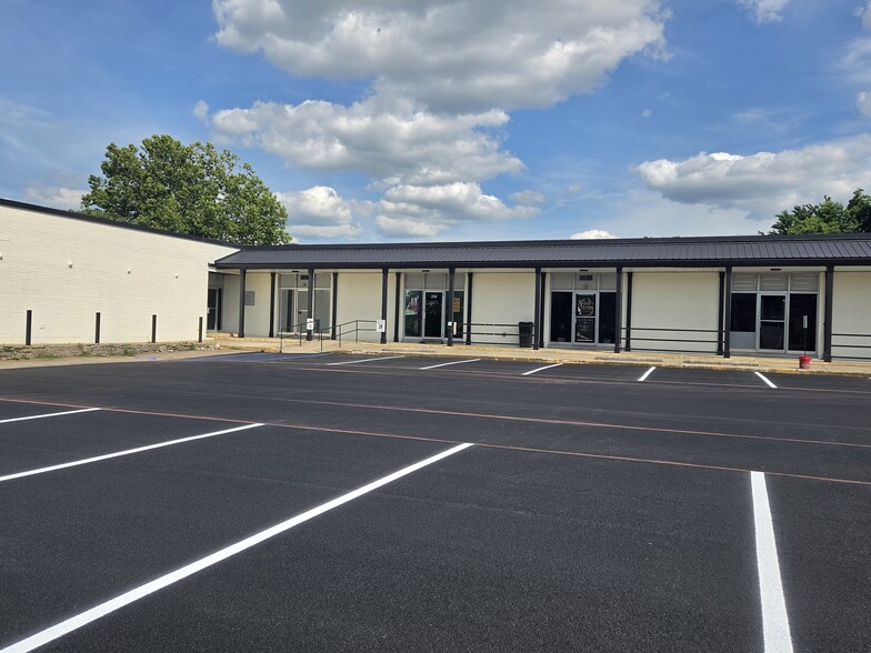 1412 N Broadway, Lexington, KY for lease - Building Photo - Image 1 of 4