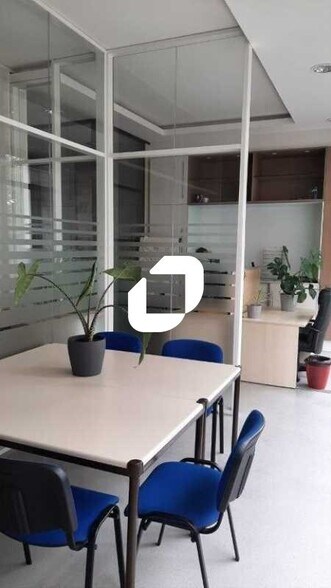 Bureau dans Colombes à louer - Photo du bâtiment - Image 3 de 12