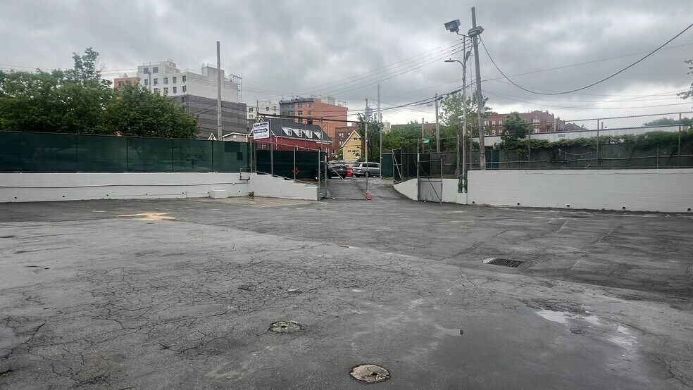 396 Morris Park Ave, Bronx, NY à louer - Photo du bâtiment - Image 3 de 11