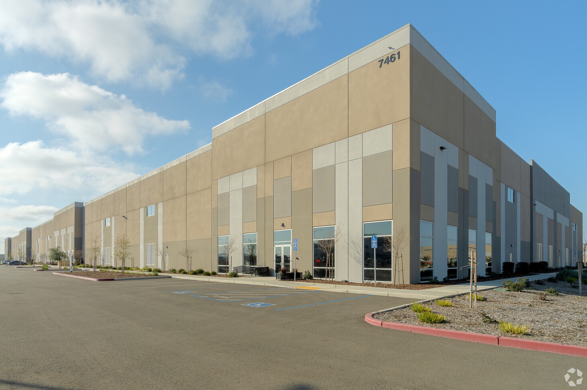7461 Metro Air Pky, Sacramento, CA for lease Building Photo- Image 1 of 11