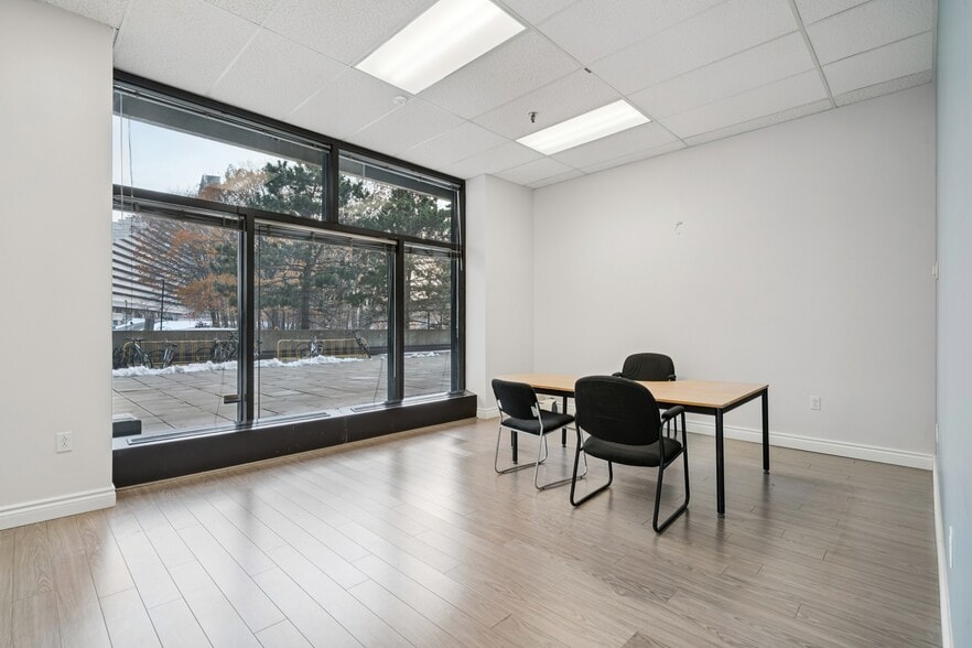 5199 Rue Sherbrooke E, Montréal, QC for lease - Interior Photo - Image 2 of 18