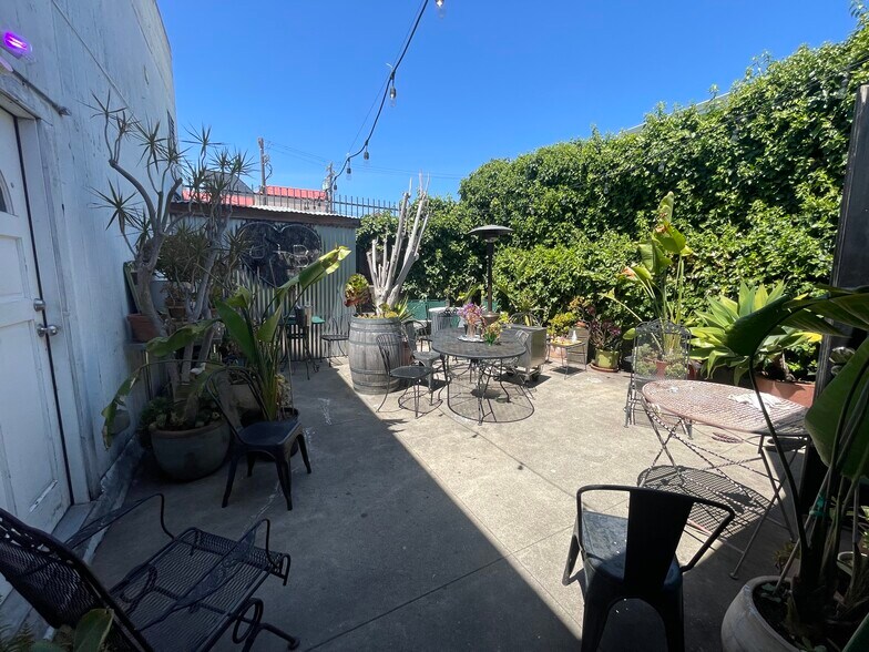 5526 Martin Luther King Jr Way, Oakland, CA à vendre - Photo du bâtiment - Image 3 de 8