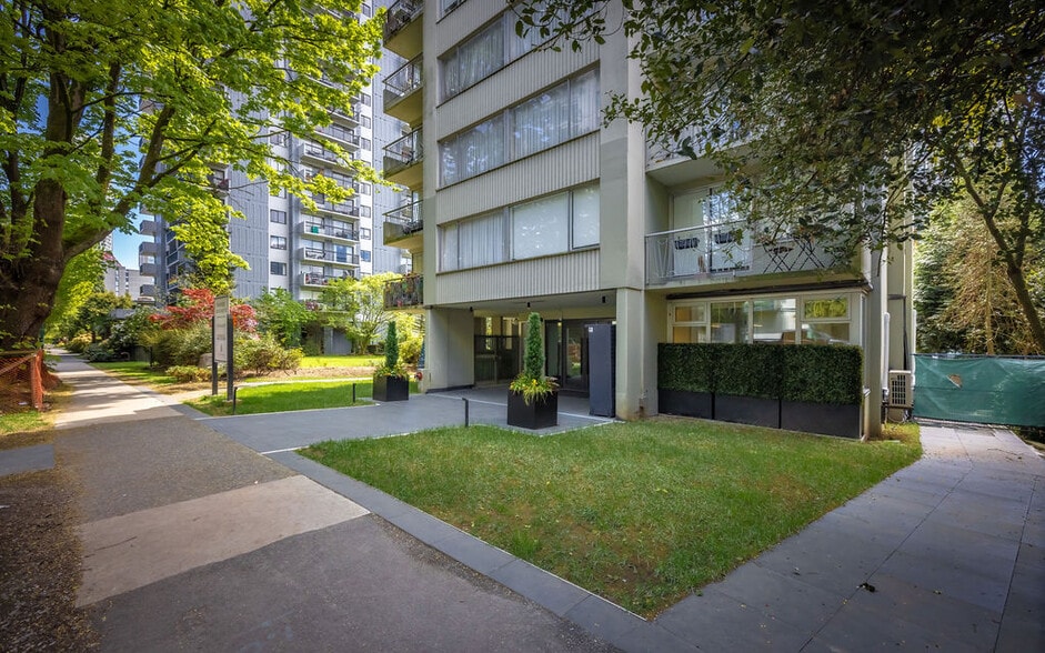 1176 Burnaby St, Vancouver, BC for sale - Building Photo - Image 2 of 3