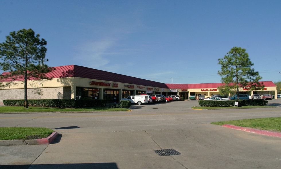 2525 W Bay Area Blvd, Friendswood, TX for lease - Building Photo - Image 2 of 11