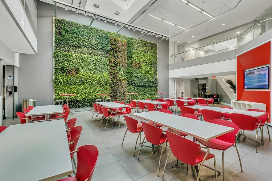 12 Harbor Park Dr, Port Washington, NY for sale - Building Photo - Image 3 of 14