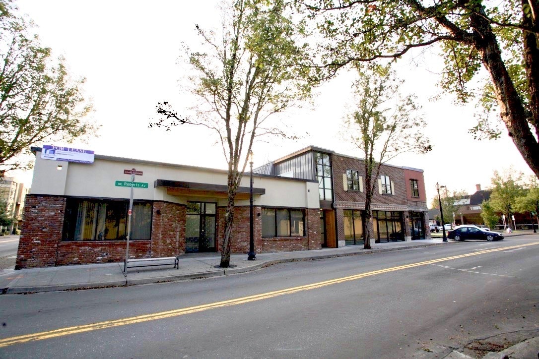 222-238 NE Roberts Ave, Gresham, OR for lease Building Photo- Image 1 of 8