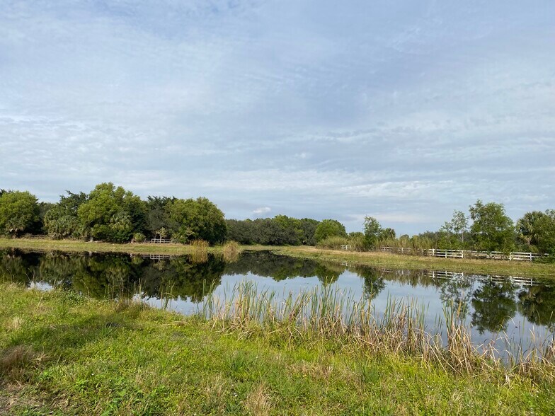 17755 FOX TRAIL LN - West Palm Beach, Loxahatchee, FL for sale - Building Photo - Image 2 of 4