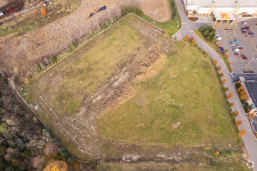 3400 W IL 60 Rt, Mundelein, IL à vendre - Photo du bâtiment - Image 1 de 5