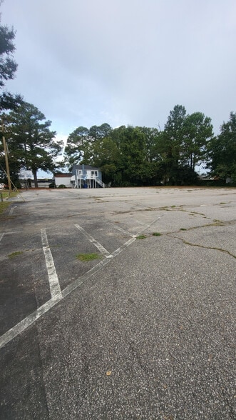 1222 Tarboro St, Wilson, NC for lease - Building Photo - Image 2 of 7