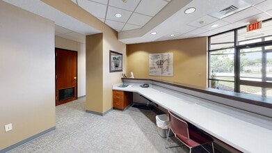 1020 SW Fairlawn Rd, Topeka, KS for sale Interior Photo- Image 1 of 5