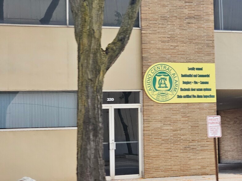 308 S Washington Ave, Saginaw, MI à louer - Photo du bâtiment - Image 2 de 12