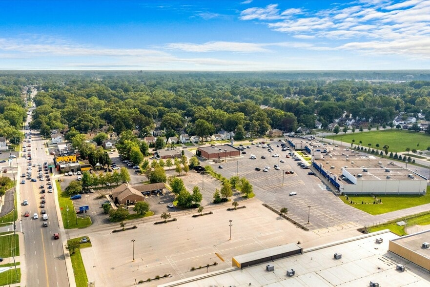 2600-2602 W Sylvania Ave, Toledo, OH for sale - Building Photo - Image 3 of 8