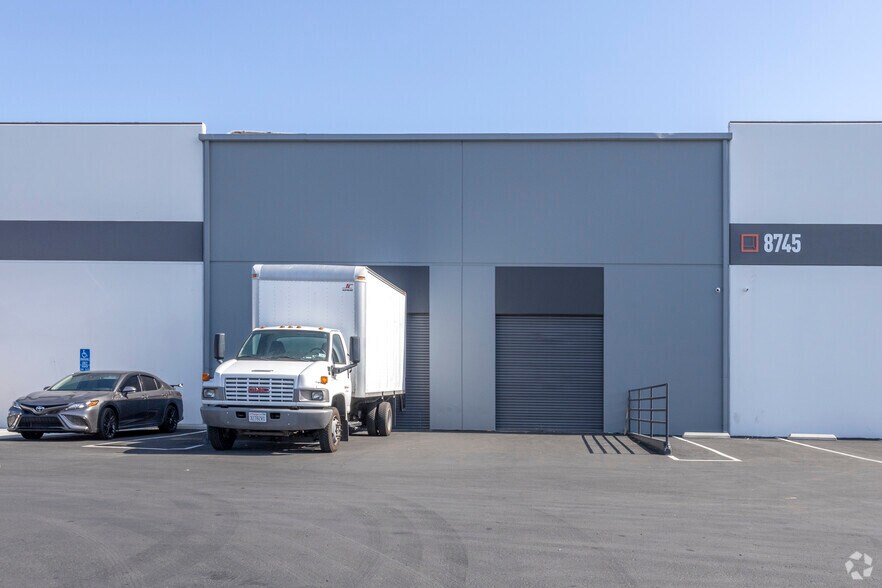 8745 Production Ave, San Diego, CA à louer - Photo du bâtiment - Image 2 de 3