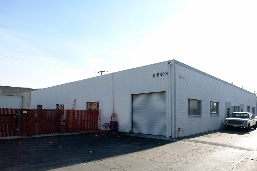 10638 Painter Ave, Santa Fe Springs, CA à louer - Photo du bâtiment - Image 2 de 11