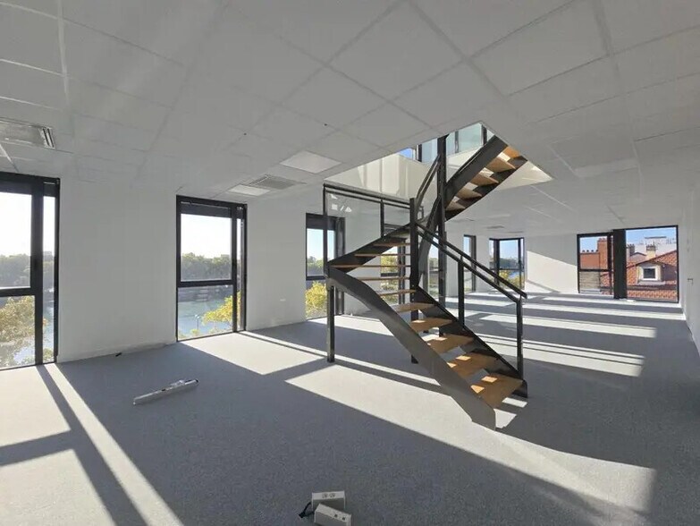 19 Quai Perrache, Lyon à vendre - Photo du bâtiment - Image 2 de 13