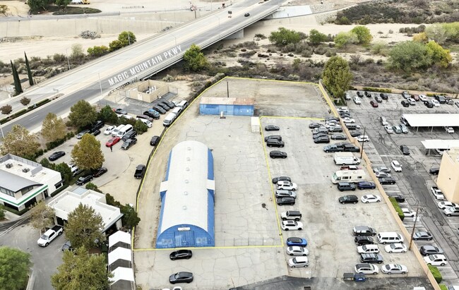 Plus de détails pour 26011 Bouquet Canyon Rd, Santa Clarita, CA - Industriel à louer
