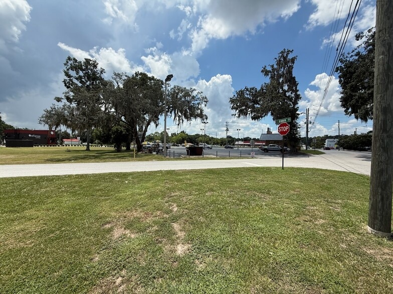 6041 SE Abshier Blvd, Belleview, FL for sale - Building Photo - Image 2 of 4