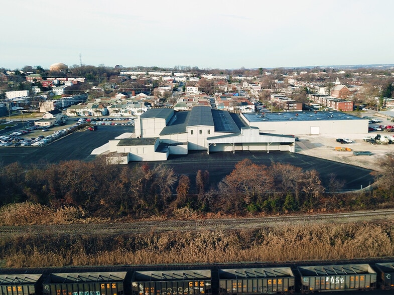 4101-4221 Curtis Ave, Baltimore, MD for lease - Building Photo - Image 3 of 7