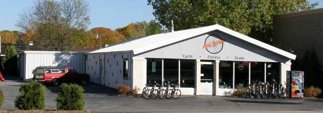 More details for 1421 S Main St, West Bend, WI - Retail for Sale