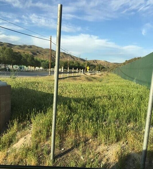 15840 Sierra Hwy, Santa Clarita, CA à vendre - Photo du bâtiment - Image 2 de 4