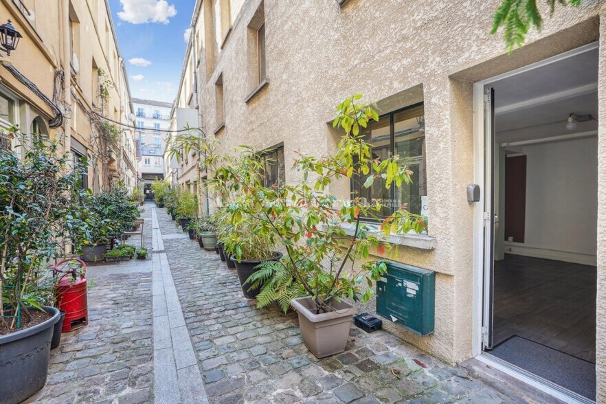 43 Rue De La Roquette, Paris for sale - Building Photo - Image 2 of 13