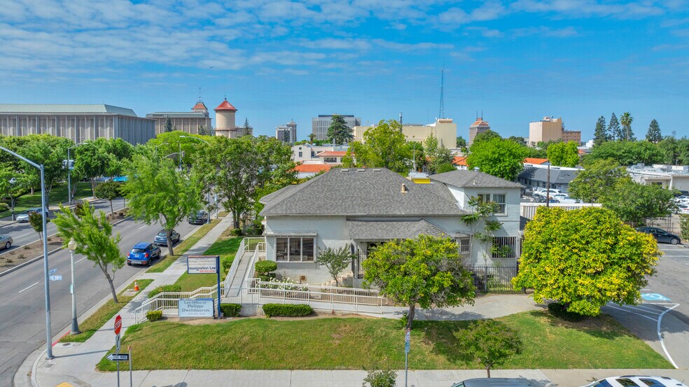 2641 Fresno St, Fresno, CA for lease - Building Photo - Image 2 of 13