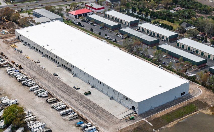 13209 Memorial Hwy, Tampa, FL à louer - Photo du bâtiment - Image 3 de 3