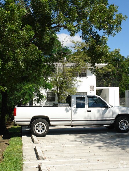 31 NW 77th St, Miami, FL à vendre - Photo du bâtiment - Image 2 de 3